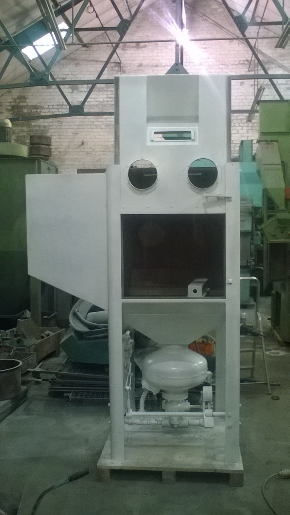 Tilghman Pressure Fed Hand Blast Cabinet